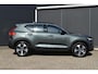 Volvo XC40 B4 Automaat Plus Dark | Premium Audio by Harman Kardon | Semi Electrische Trekhaak | Adaptieve Cruise Control | BLIS | Elektrisch verstelbare Voorstoelen | Stoel-/Stuurwiel verwarming | 19 Inch Lichtmetalen Velgen |