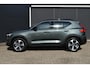 Volvo XC40 B4 Automaat Plus Dark | Premium Audio by Harman Kardon | Semi Electrische Trekhaak | Adaptieve Cruise Control | BLIS | Elektrisch verstelbare Voorstoelen | Stoel-/Stuurwiel verwarming | 19 Inch Lichtmetalen Velgen |