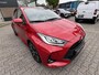 Toyota Yaris 1.5 Hybrid 115 DYNAMIC NIEUW DIRECT LEVERBAAR! STOEL/STUURVERW 17'' LM-VELGEN BLIND SPOT KEYLESS CLIMA APPLE/ANDROID PARK-SENSOREN