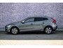 Volvo V40 1.5 T3 Polar+ Sport | R-Design | Harman Kardon Audio | Achteruitrijcamera | Parkeerassistent | Parkeersensoren | Panoramadak | Keyless Entry | Navigatie | Alarm | Stoelverwarming | Dealeronderhouden