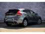 Volvo V40 1.5 T3 Polar+ Sport | R-Design | Harman Kardon Audio | Achteruitrijcamera | Parkeerassistent | Parkeersensoren | Panoramadak | Keyless Entry | Navigatie | Alarm | Stoelverwarming | Dealeronderhouden