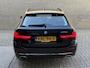 BMW 5-Serie Touring 530e Business Edition Plus Luxury | Lederen bekleding | Adaptieve cruise | Lane assist | Harman&kardon | Head up | Camera | Navigatie | Apple CarPlay | Sfeerverlichting | Sportstoelen met memory | Stoelverwarming | 18 inch velgen | Full-LED | DAB | Elektrische achterklep | Dealeronderhouden