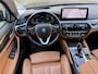 BMW 5-Serie Touring 530e Business Edition Plus Luxury | Lederen bekleding | Adaptieve cruise | Lane assist | Harman&kardon | Head up | Camera | Navigatie | Apple CarPlay | Sfeerverlichting | Sportstoelen met memory | Stoelverwarming | 18 inch velgen | Full-LED | DAB | Elektrische achterklep | Dealeronderhouden