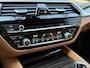 BMW 5-Serie Touring 530e Business Edition Plus Luxury | Lederen bekleding | Adaptieve cruise | Lane assist | Harman&kardon | Head up | Camera | Navigatie | Apple CarPlay | Sfeerverlichting | Sportstoelen met memory | Stoelverwarming | 18 inch velgen | Full-LED | DAB | Elektrische achterklep | Dealeronderhouden