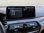 BMW 5-Serie Touring 530e Business Edition Plus Luxury | Lederen bekleding | Adaptieve cruise | Lane assist | Harman&kardon | Head up | Camera | Navigatie | Apple CarPlay | Sfeerverlichting | Sportstoelen met memory | Stoelverwarming | 18 inch velgen | Full-LED | DAB | Elektrische achterklep | Dealeronderhouden