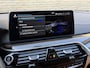 BMW 5-Serie Touring 530e Business Edition Plus Luxury | Lederen bekleding | Adaptieve cruise | Lane assist | Harman&kardon | Head up | Camera | Navigatie | Apple CarPlay | Sfeerverlichting | Sportstoelen met memory | Stoelverwarming | 18 inch velgen | Full-LED | DAB | Elektrische achterklep | Dealeronderhouden