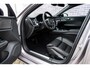 Volvo V60 2.0 T6 Plug-in hybrid AWD Ultra Dark | Google | Long Range | Schuif-/Kanteldak | Adaptieve Cruise Control | DAB | Head-Up Display | Camera | Stoelverwarming Voor + Achter | Harman Kardon Audio | Getint Glas | Zitverlenging | Elek. Stoelen | Memory | 19" LM