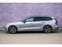 Volvo V60 2.0 T6 Plug-in hybrid AWD Ultra Dark | Google | Long Range | Schuif-/Kanteldak | Adaptieve Cruise Control | DAB | Head-Up Display | Camera | Stoelverwarming Voor + Achter | Harman Kardon Audio | Getint Glas | Zitverlenging | Elek. Stoelen | Memory | 19" LM