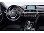 BMW 3-Serie Touring 320i (PANORAMADAK, TREKHAAK WEGKLAPBAAR, PARKEERSENSOREN, STOELVERWARMING, SPORSTOELEN, LED)