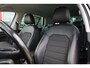 Volkswagen Golf 1.2 TSI Business Edition 105PK / 77kW, Verwarmbare voorstoelen, ErgoActive bestuurdersstoel met massagefunctie, 17" LMV, parkeersensoren voor en achter (pdc), achteruitrijcamera (rear view), navigatie, half lederen bekleding, privacy glas, 2-zone climatronic, elektrisch verstel- en verwarmbare buitenspiegels, reservewiel, cruise control, multifunctioneel lederen stuurwiel