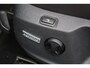 Volkswagen Golf 1.2 TSI Business Edition 105PK / 77kW, Verwarmbare voorstoelen, ErgoActive bestuurdersstoel met massagefunctie, 17" LMV, parkeersensoren voor en achter (pdc), achteruitrijcamera (rear view), navigatie, half lederen bekleding, privacy glas, 2-zone climatronic, elektrisch verstel- en verwarmbare buitenspiegels, reservewiel, cruise control, multifunctioneel lederen stuurwiel