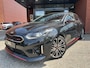 Kia ProCeed 1.6 T-GDI GT // FULL LED // SCHUIFKANTELDAK // JBL AUDIO // VIRTUAL COCKPIT // ADAPTIVE CRUISE // MEMORY SEAT // WINTERPACK // VOL IN OPTIES!!
