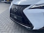 Lexus UX 300h Ultimate Edition DIRECT LEVERBAAR EL-ACHTERKLEP STUURVERW STOELVERW GROOT-SCHERM BLIND-SPOT