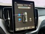 Volvo XC60 2.0 T8 Plug-in hybrid AWD Ultra Dark Exec. Ed. | Actieve Luchtvering | Bowers & Wilkins Audio | Head-up Display | 360 Graden Camera | Panoramadak | Lichtmetalen Velgen 22 inch | Elektrisch Verstelbare Voorstoelen | Geventileerde Stoelen | Massagefunctie | Keyless Entry | BLIS
