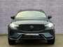 Volvo XC60 2.0 T8 Plug-in hybrid AWD Ultra Dark Exec. Ed. | Actieve Luchtvering | Bowers & Wilkins Audio | Head-up Display | 360 Graden Camera | Panoramadak | Lichtmetalen Velgen 22 inch | Elektrisch Verstelbare Voorstoelen | Geventileerde Stoelen | Massagefunctie | Keyless Entry | BLIS