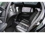 Volvo V60 2.0 T6 Plug-in hybrid AWD Ultra Dark | Google | Long Range | Schuif-/Kanteldak | Adaptieve Cruise Control |Trekhaak inklapbare | DAB | Head-Up Display | Camera | Stoelverwarming Voor + Achter | Harman Kardon Audio | Getint Glas | Zitverlenging | Elek. Stoelen | Memory | 20" LM