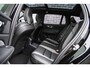 Volvo V60 2.0 T6 Plug-in hybrid AWD Ultra Dark | Google | Long Range | Schuif-/Kanteldak | Adaptieve Cruise Control | DAB | Head-Up Display | Camera | Stoelverwarming Voor + Achter | Harman Kardon Audio | Getint Glas | Zitverlenging | Elek. Stoelen | Memory | 19" LM