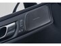 Volvo V60 2.0 T6 Plug-in hybrid AWD Ultra Dark | Google | Long Range | Schuif-/Kanteldak | Adaptieve Cruise Control | DAB | Head-Up Display | Camera | Stoelverwarming Voor + Achter | Harman Kardon Audio | Getint Glas | Zitverlenging | Elek. Stoelen | Memory | 19" LM