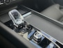 Volvo XC60 2.0 T8 Plug-in hybrid AWD Ultra Dark Exec. Ed. | Actieve Luchtvering | Bowers & Wilkins Audio | Head-up Display | 360 Graden Camera | Panoramadak | Lichtmetalen Velgen 22 inch | Elektrisch Verstelbare Voorstoelen | Geventileerde Stoelen | Massagefunctie | Keyless Entry | BLIS