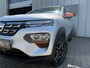 Dacia Spring Comfort Plus (Orange Pack) 27 kWh / Airco / Navi / Bluetooth / Cruise Control / Achteruitrij camera /