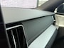 Volvo XC60 2.0 T8 Plug-in hybrid AWD Ultra Dark Exec. Ed. | Actieve Luchtvering | Bowers & Wilkins Audio | Head-up Display | 360 Graden Camera | Panoramadak | Lichtmetalen Velgen 22 inch | Elektrisch Verstelbare Voorstoelen | Geventileerde Stoelen | Massagefunctie | Keyless Entry | BLIS