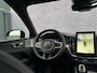 Volvo XC60 2.0 T8 Plug-in hybrid AWD Ultra Dark Exec. Ed. | Actieve Luchtvering | Bowers & Wilkins Audio | Head-up Display | 360 Graden Camera | Panoramadak | Lichtmetalen Velgen 22 inch | Elektrisch Verstelbare Voorstoelen | Geventileerde Stoelen | Massagefunctie | Keyless Entry | BLIS