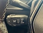 Peugeot e-208 EV GT 350 50 kWh | Bruin Leder | Adaptieve Cruise | Camera | Pano | Climate Control | Achterbank in delen neerklapbaar | Achteruitrijcamera | Airco (automatisch)