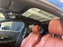 Peugeot e-208 EV GT 350 50 kWh | Bruin Leder | Adaptieve Cruise | Camera | Pano | Climate Control | Achterbank in delen neerklapbaar | Achteruitrijcamera | Airco (automatisch)