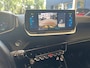 Peugeot e-208 EV GT 350 50 kWh | Bruin Leder | Adaptieve Cruise | Camera | Pano | Climate Control | Achterbank in delen neerklapbaar | Achteruitrijcamera | Airco (automatisch)