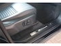 Land Rover Discovery Sport P300e AWD 1.5 R-DYNAMIC BLACK PACK SE | Panodak | Leer | Trekhaak | Meridian | Camera | Adapt.Cruise | Stoel/stuurverw. | Sfeerverlichting |