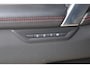 Land Rover Discovery Sport P300e AWD 1.5 R-DYNAMIC BLACK PACK SE | Panodak | Leer | Trekhaak | Meridian | Camera | Adapt.Cruise | Stoel/stuurverw. | Sfeerverlichting |