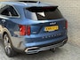 Kia Sorento 1.6 T-GDI Plug-in Hybrid 4WD ExecutiveLine 7-zits | Lederen bekleding | Panoramadak | 360 camera | Trekhaak afneembaar | Adaptieve cruise | Stoelverwarming&koeling | BOSE | Navigatie | Sfeerverlichting | Dodehoekdetectie | Apple CarPlay | Volledig onderhouden