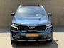 Kia Sorento 1.6 T-GDI Plug-in Hybrid 4WD ExecutiveLine 7-zits | Lederen bekleding | Panoramadak | 360 camera | Trekhaak afneembaar | Adaptieve cruise | Stoelverwarming&koeling | BOSE | Navigatie | Sfeerverlichting | Dodehoekdetectie | Apple CarPlay | Volledig onderhouden