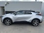 Toyota C-HR / C-HR+ 2.0 Plug-in Hybrid 220PK Executive Aut. Full options! AppleCarPlay/AndroidAuto, 19"LM. Bi-Tone lak, Climate Control, Adaptieve Cruise Control, BlindSpot -