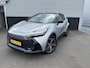 Toyota C-HR / C-HR+ 2.0 Plug-in Hybrid 220PK Executive Aut. Full options! AppleCarPlay/AndroidAuto, 19"LM. Bi-Tone lak, Climate Control, Adaptieve Cruise Control, BlindSpot -