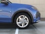 Volkswagen T-Roc Life First Edition 1.5 eTSI 116 PK | Trekhaak | Stuur & Stoelverwarming | Navigatie |
