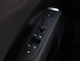Volkswagen T-Roc Life First Edition 1.5 eTSI 116 PK | Trekhaak | Stuur & Stoelverwarming | Navigatie |