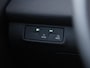 Volkswagen T-Roc Life First Edition 1.5 eTSI 116 PK | Trekhaak | Stuur & Stoelverwarming | Navigatie |