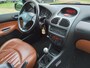 Peugeot 206 CC 2.0-16V Roland Garros NL auto met NAP KM 162 000. Zeer lux,s airco ECC
