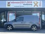 Volkswagen Caddy 1.6TDI | Marge | 95.000KM! | Apple Carplay | Trekhaak | Vloerladesysteem Aluca | Dubbele Bodem | Lichtmetalen Velgen | Airco | Radio | Bluetooth |