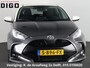 Toyota Yaris 1.5 VVT-I First Edition Bi-Tone Automaat | Apple Carplay & AndroidAUTO | Camera | Lichtmetalen velgen |
