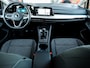 Volkswagen Golf 1.5 TSI Life | Navigatie | Stoelverwarming | IQ Light | Stuurwiel Verwarmd | Achteruitrijcamera | 3 Zone - Climate Control | Stoelverwarming | AppleCarplay | AndroidAuto | Lichtmetalen Velgen | LED Koplampen | Parelmoer Lak |