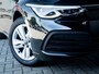 Volkswagen Golf 1.5 TSI Life | Navigatie | Stoelverwarming | IQ Light | Stuurwiel Verwarmd | Achteruitrijcamera | 3 Zone - Climate Control | Stoelverwarming | AppleCarplay | AndroidAuto | Lichtmetalen Velgen | LED Koplampen | Parelmoer Lak |