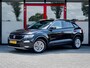 Volkswagen T-Roc 1.0 TSI Style | Camera | Origineel NL | 2e Eigenaar | Navigatie | Adaptieve Cruise Control | Climate Control | Privacy Glas | Parkeersensoren | Apple Carplay | Android Auto | Metallic Lak | Lichtmetalen Velgen | All Season Banden |