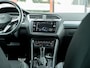 Volkswagen Tiguan 1.5 TSI Elegance | Trekhaak | Achteruitrijcamera | IQ Light Matrix | Navigatie | Stoelverwarming | Stuurwiel Verwarmd | Head-Up Display | Apple Carplay | AndroidAuto | Parkeersensoren |