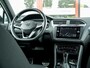 Volkswagen Tiguan 1.5 TSI Elegance | Trekhaak | Achteruitrijcamera | IQ Light Matrix | Navigatie | Stoelverwarming | Stuurwiel Verwarmd | Head-Up Display | Apple Carplay | AndroidAuto | Parkeersensoren |