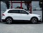 Volkswagen Tiguan 1.5 TSI Elegance | Trekhaak | Achteruitrijcamera | IQ Light Matrix | Navigatie | Stoelverwarming | Stuurwiel Verwarmd | Head-Up Display | Apple Carplay | AndroidAuto | Parkeersensoren |