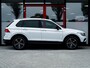 Volkswagen Tiguan 1.5 TSI Elegance | Trekhaak | Achteruitrijcamera | IQ Light Matrix | Navigatie | Stoelverwarming | Stuurwiel Verwarmd | Head-Up Display | Apple Carplay | AndroidAuto | Parkeersensoren |