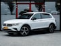 Volkswagen Tiguan 1.5 TSI Elegance | Trekhaak | Achteruitrijcamera | IQ Light Matrix | Navigatie | Stoelverwarming | Stuurwiel Verwarmd | Head-Up Display | Apple Carplay | AndroidAuto | Parkeersensoren |
