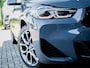 BMW X2 xDrive25e High Executive | M-Sport | Harman & Kardon | Leder | Memory | Camera | Stoelverwarming | Navigatie | Climate Control | M Pakket | Sportstoelen | 19'' Lichtmetalen Velgen | Parkeersensoren |